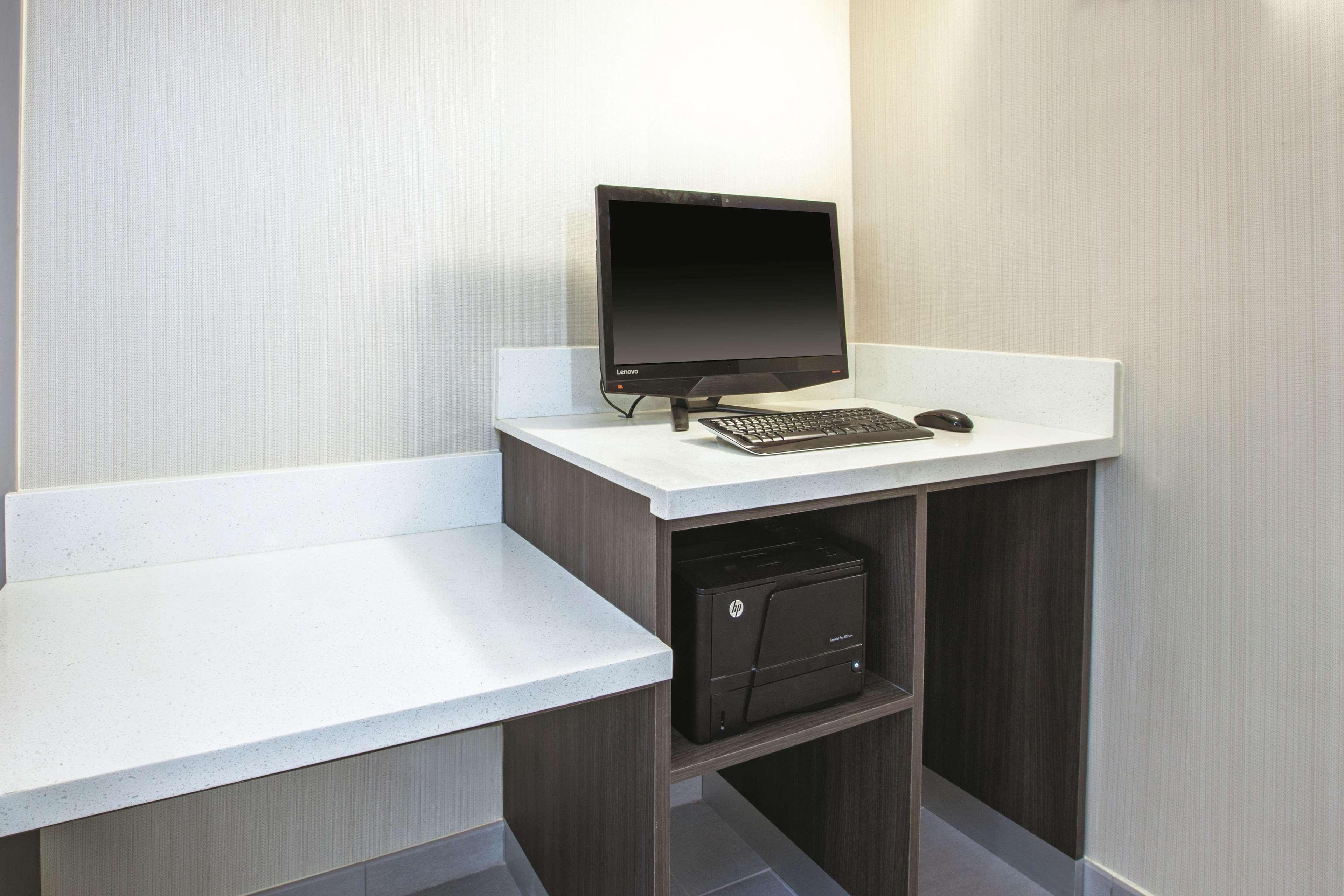 La Quinta By Wyndham Sturbridge Hotel Luaran gambar